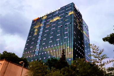 上海通號樓頂幕墻發光字安